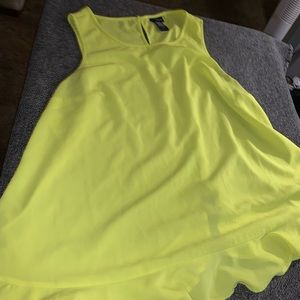 Like new !! Beautiful and Fun blouse 👚